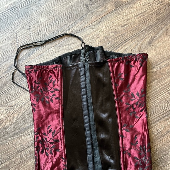 Victoria’s Secret Elegant Burgundy and Black Corset Large Lace Up Jacquard - Picture 6 of 6